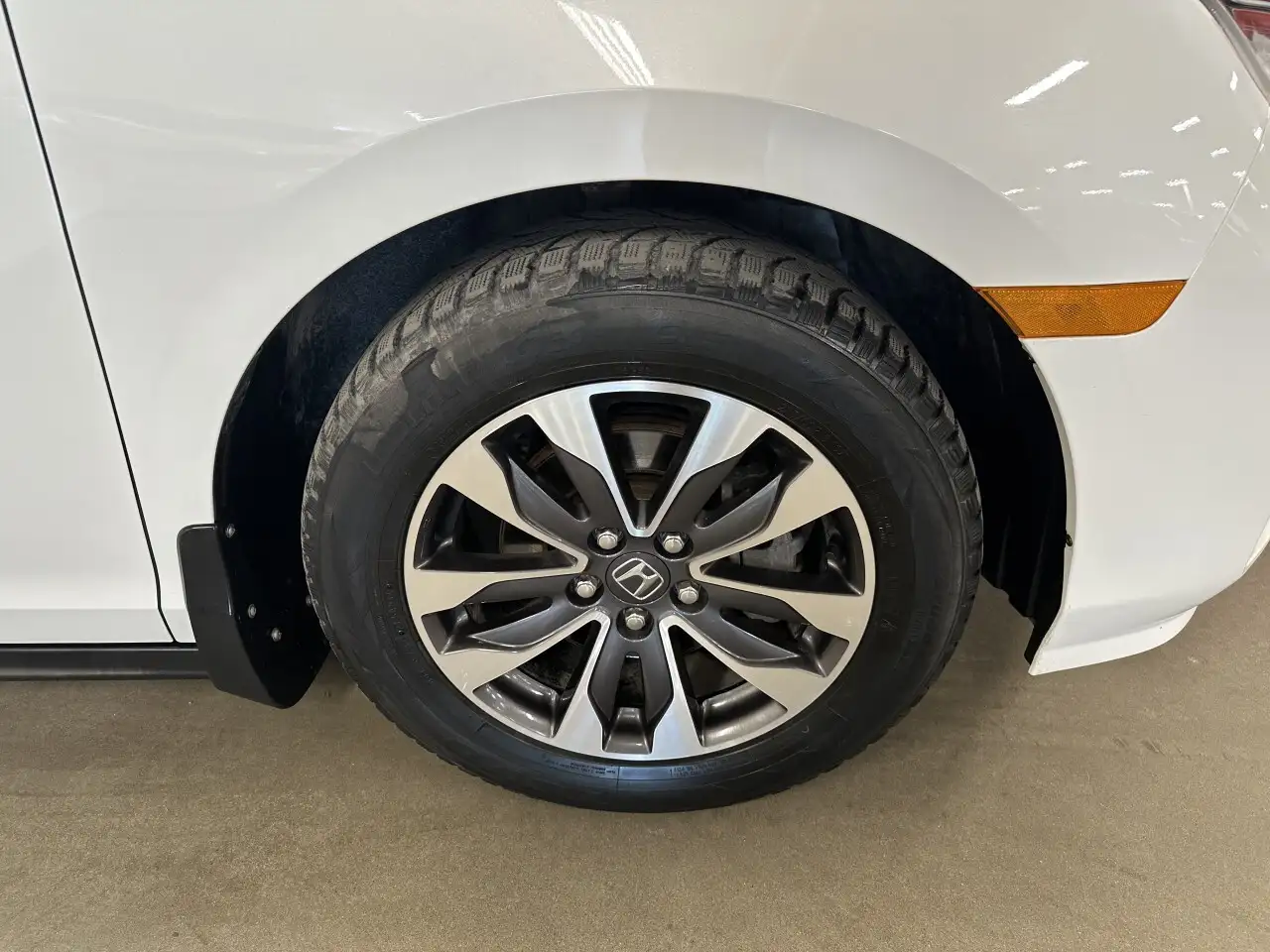 Honda Odyssey снимка Honda Odyssey