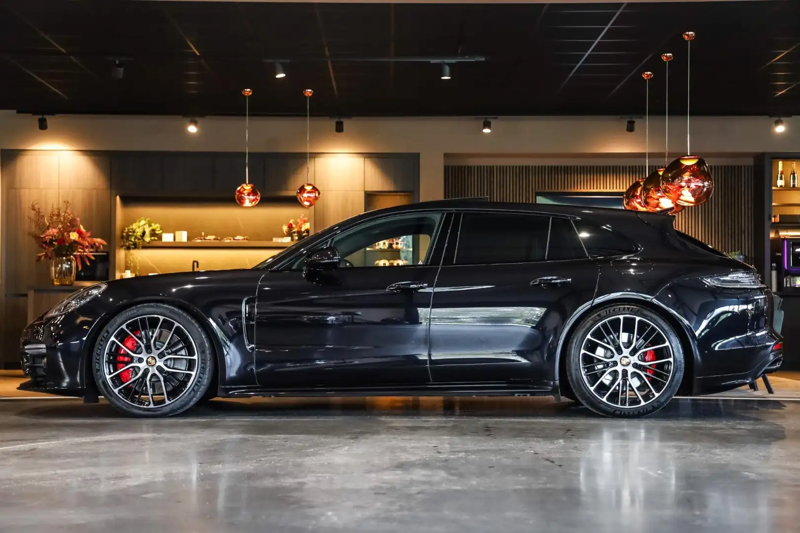 Porsche Panamera Sport Turismo 2.9 4S E-Hybrid, 560 PK, Sport/Desig Zwart - 2