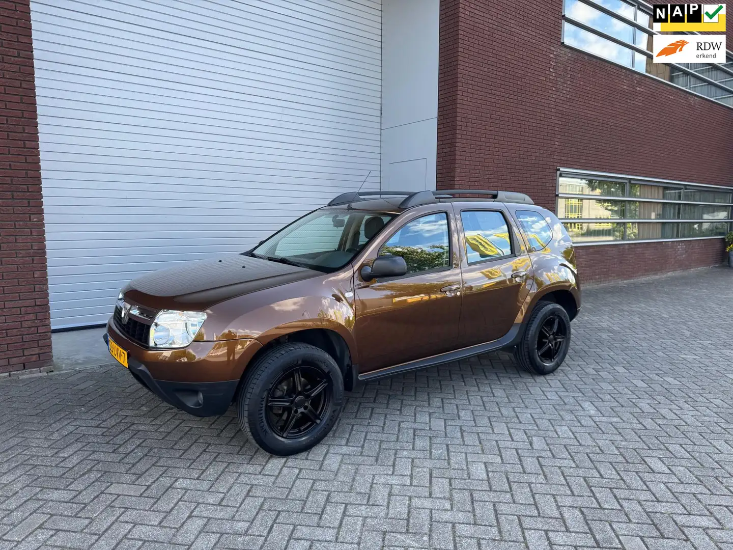 Dacia Duster 1.6 Lauréate 2wd Airco Isofix Leder Lmv Nap Marrone - 1