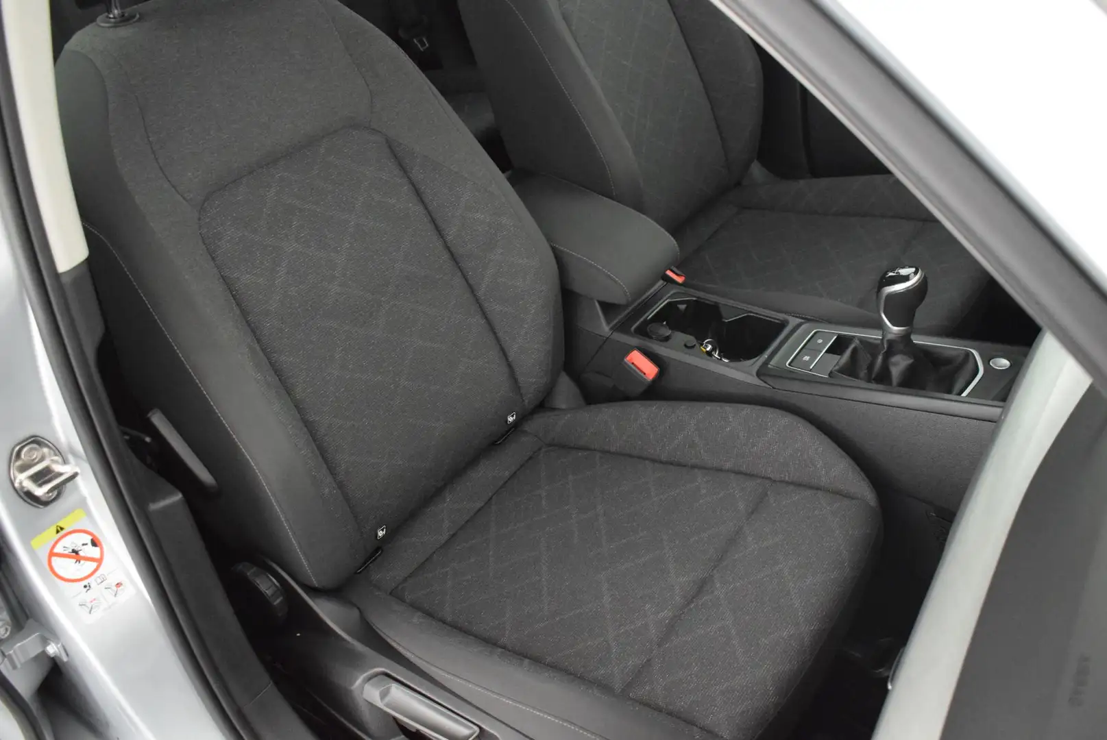 Volkswagen Golf 1.0 TSI 110pk Life Navigatie Cruise Control Parkee Grijs - 2