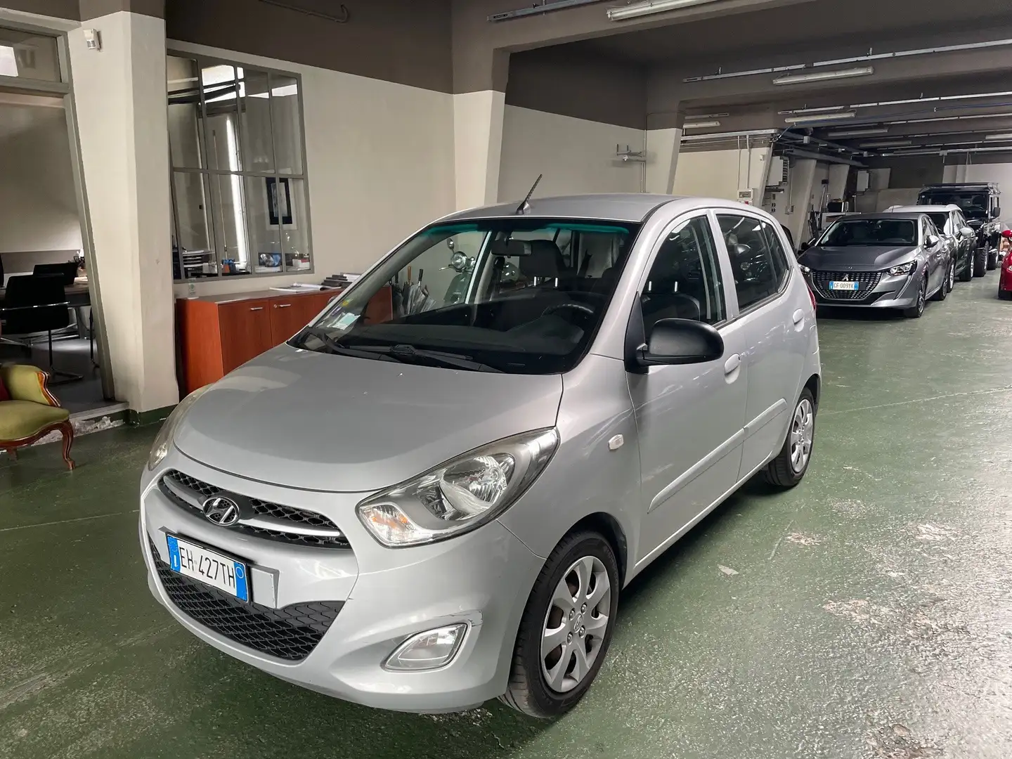 Hyundai i10 1.1 Comfort Argent - 2