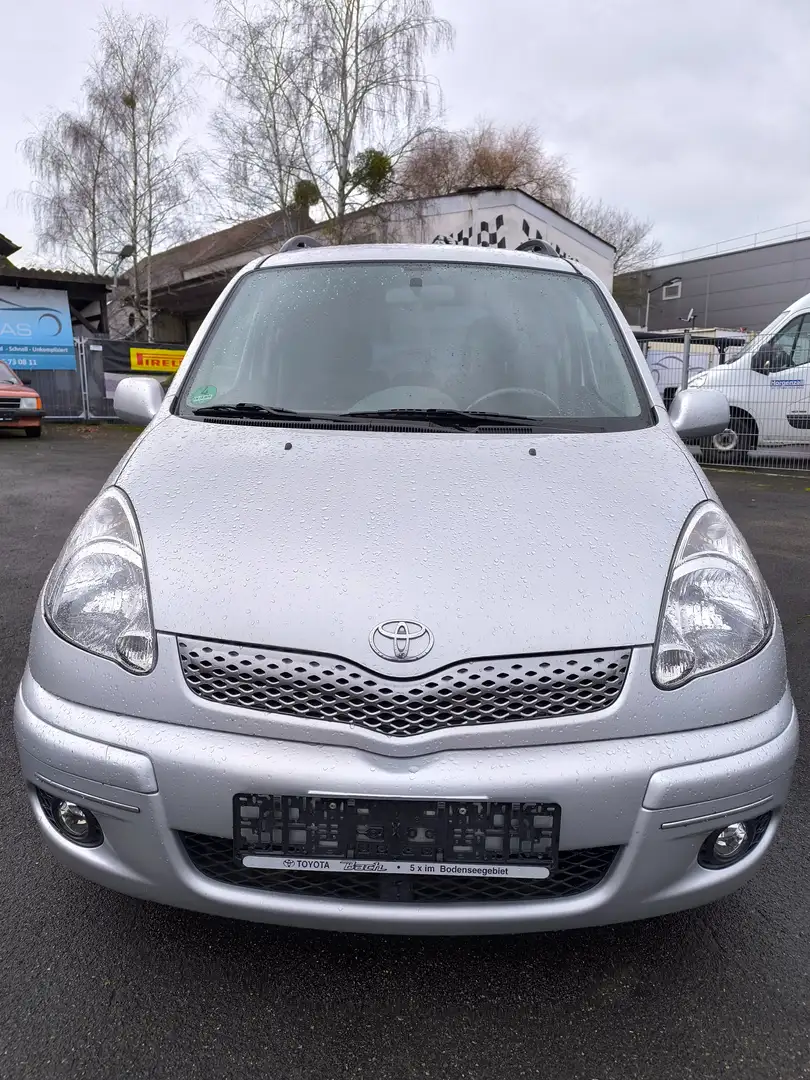 Toyota Yaris 1.3 Sol Grau - 1