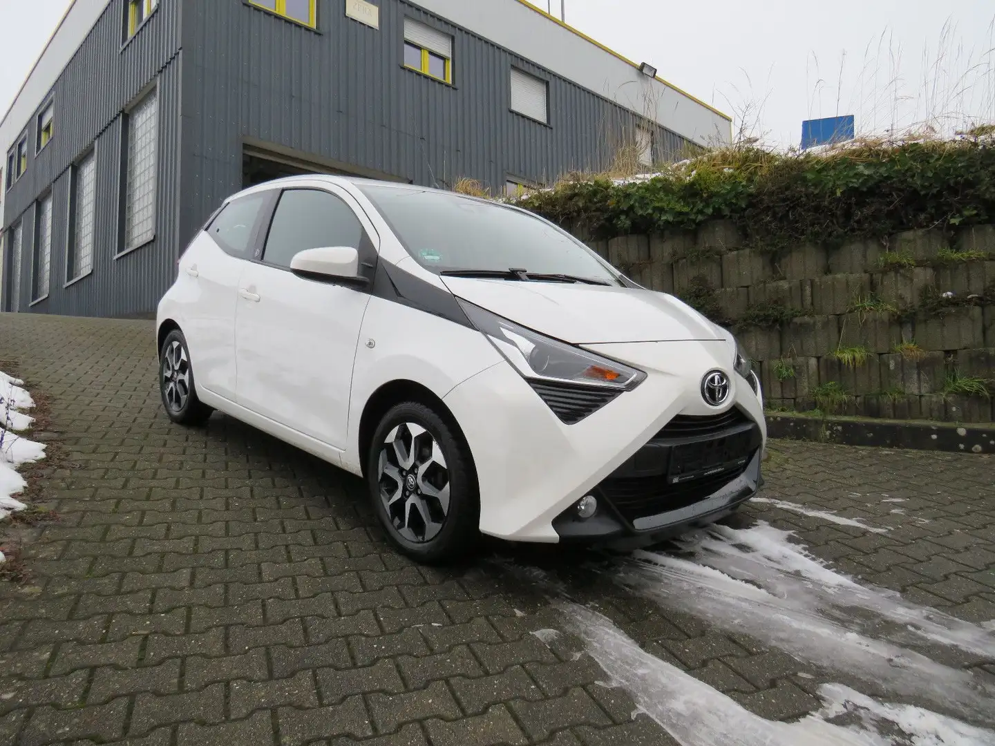 Toyota Aygo AYGO x-play*TeamD*Tempoma*Apple*Rückfahrkam Weiß - 1