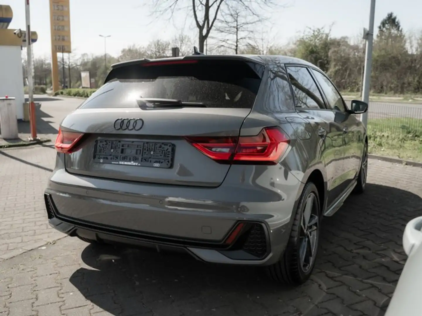 Audi A1 Sportback 2 x S line ACC LED Navi Klima virtual pr Grau - 2