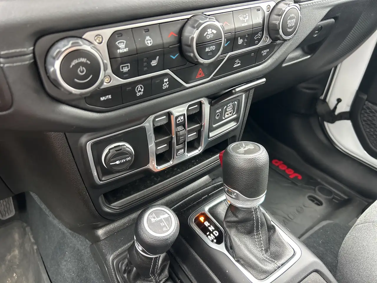 Jeep Wrangler снимка Jeep Wrangler