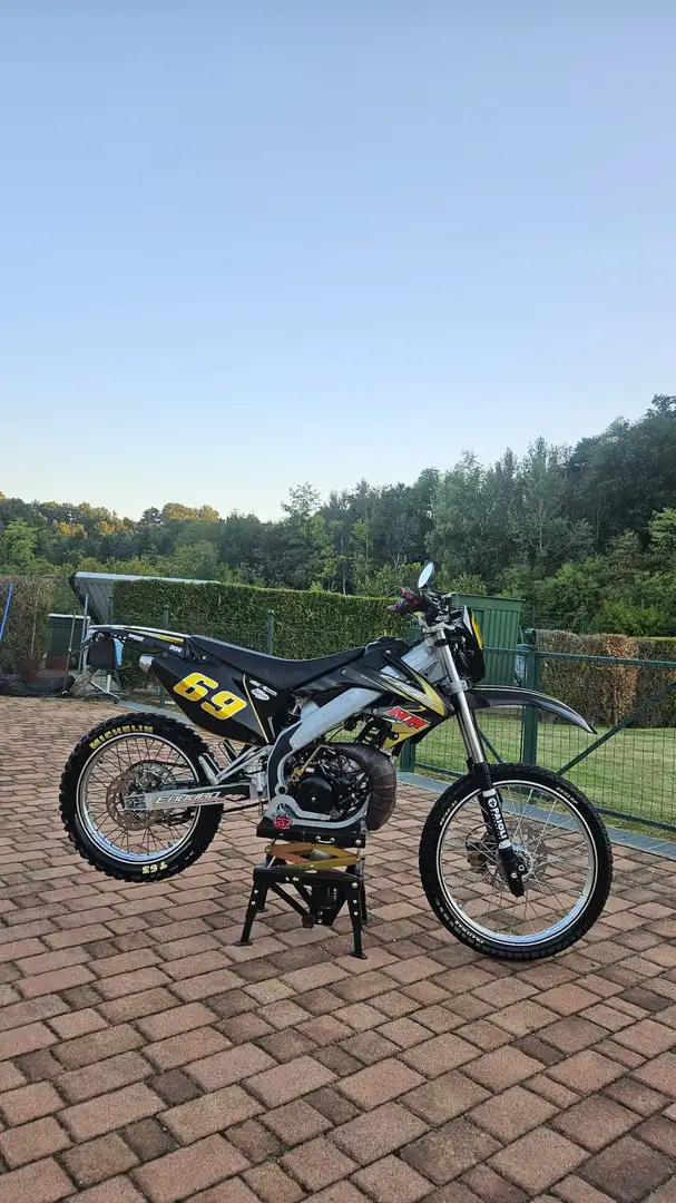 HM CRE Six Racing Nero - 2