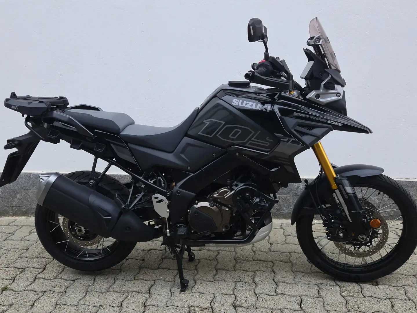 Suzuki V-Strom 1050DE EUORO 5+ ABS Fekete - 1