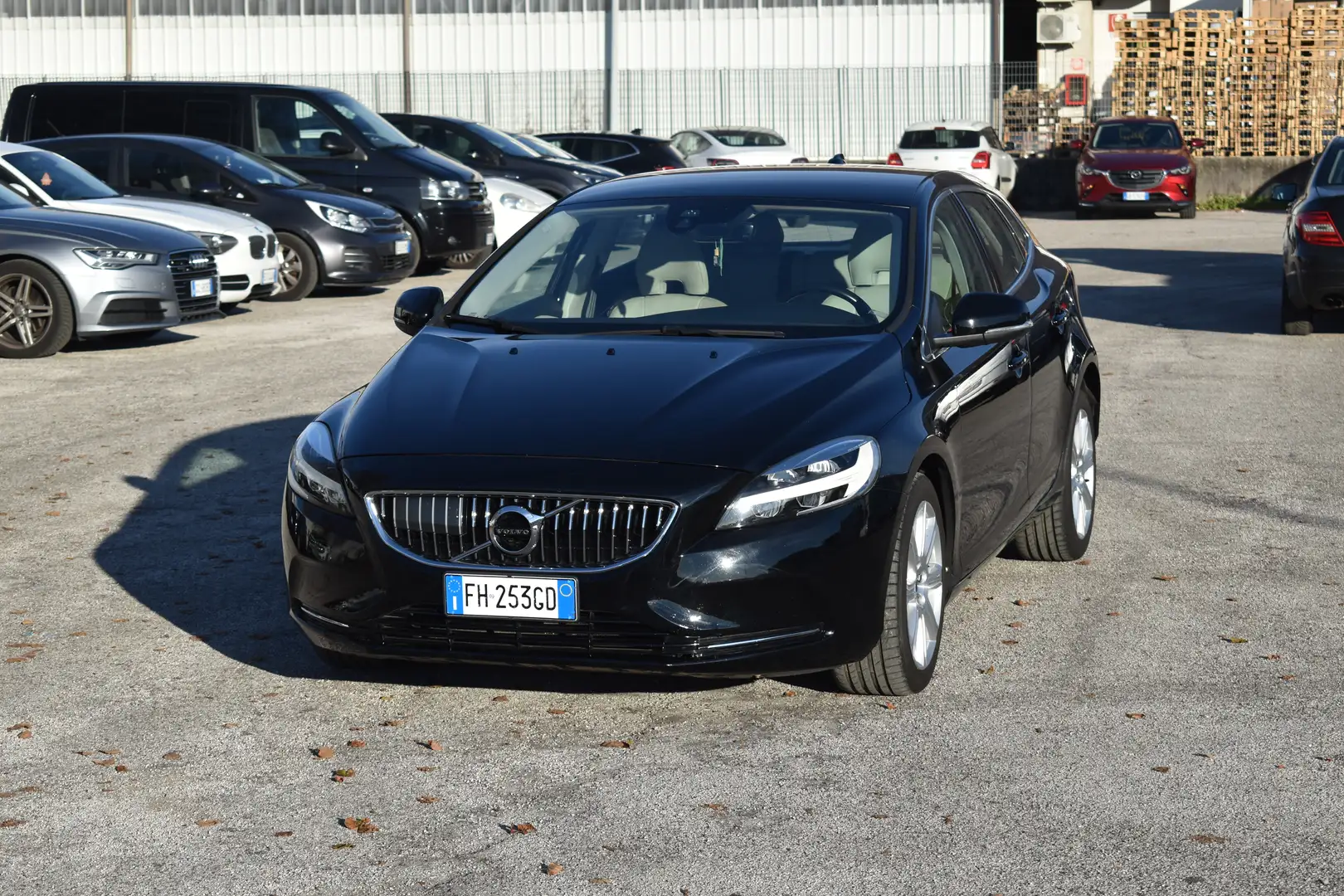 Volvo V40 2.0 d2 Inscription geartronic Zwart - 2