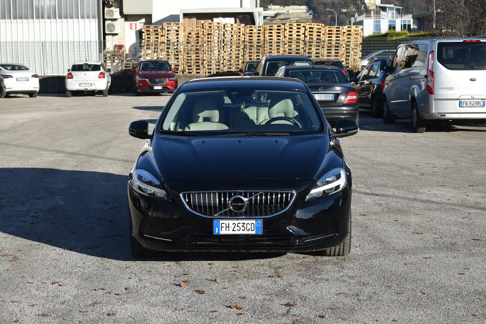 Volvo V40 2.0 d2 Inscription geartronic Zwart - 1
