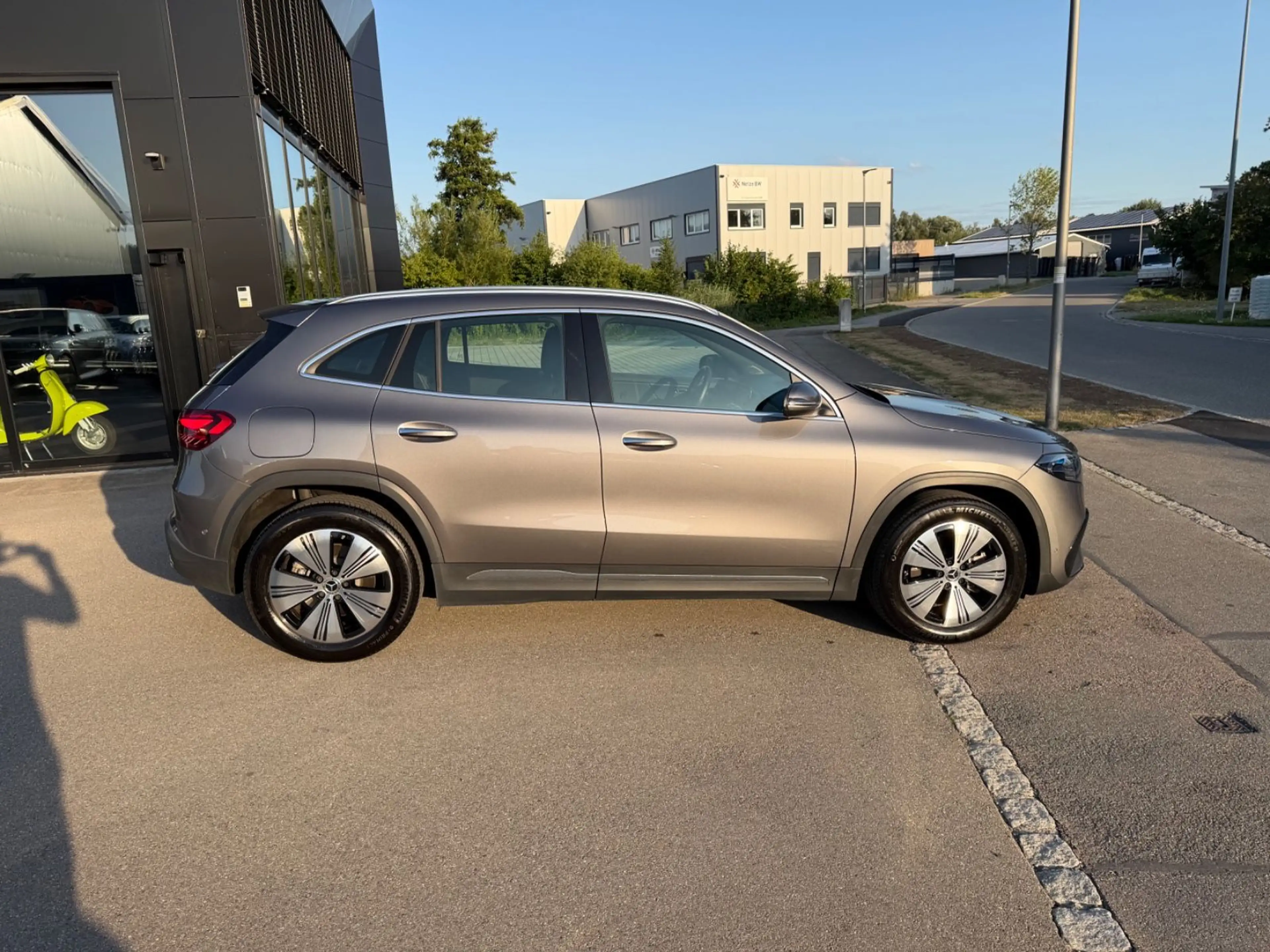 Mercedes-Benz EQA EQA 250+ AMG Optik LED Kamera Navi 70,5 KW — photo 9