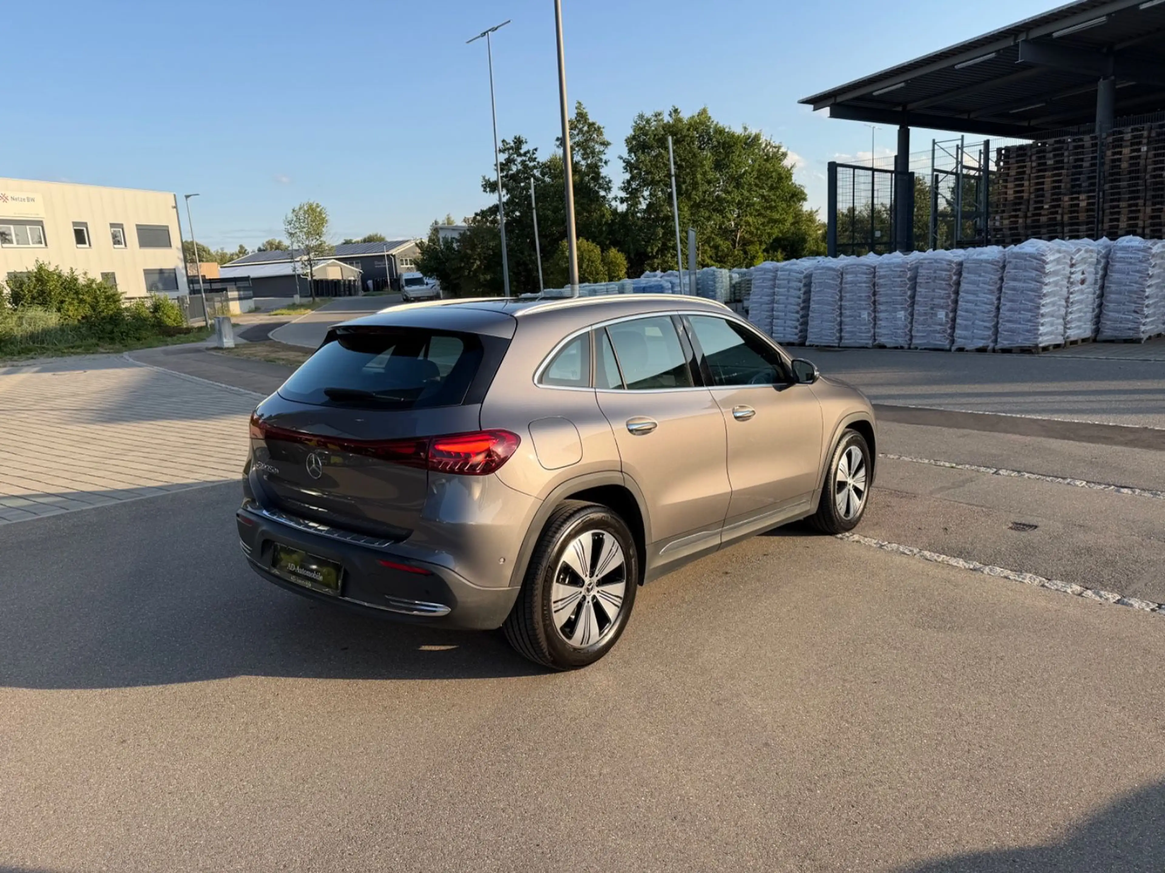 Mercedes-Benz EQA EQA 250+ AMG Optik LED Kamera Navi 70,5 KW — photo 8