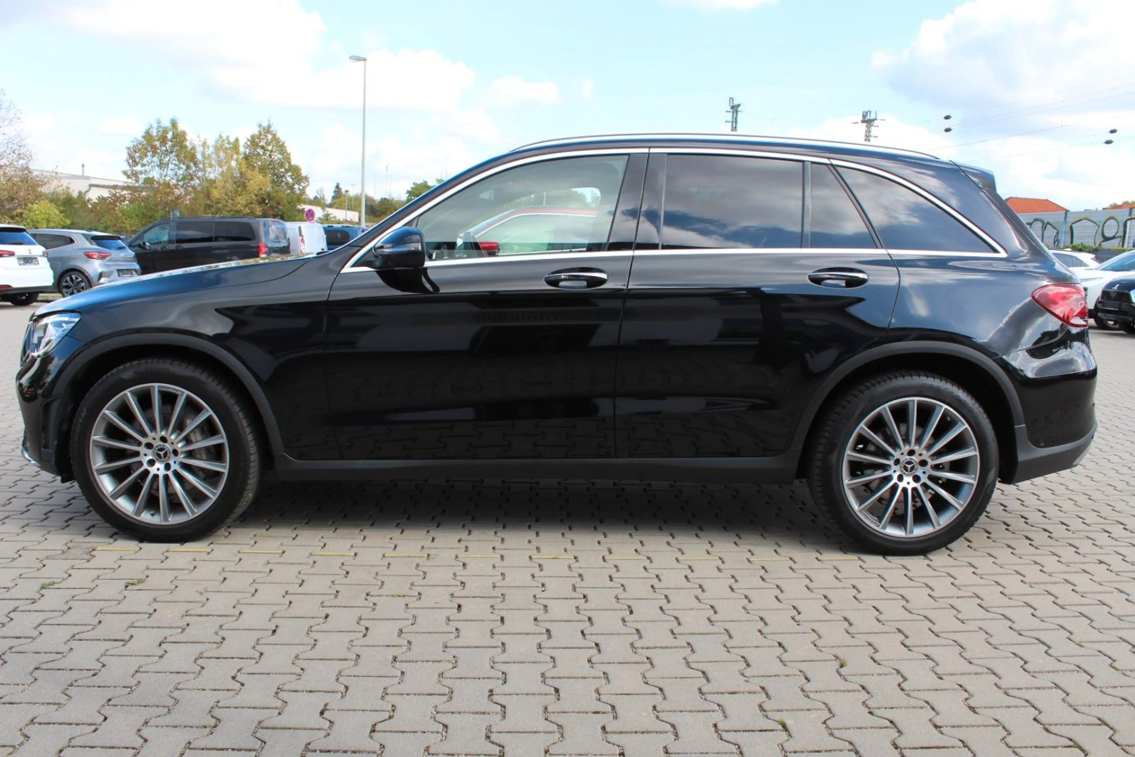 Mercedes-Benz GLC 220 4Matic Aut. Navi Pano Sitzhzg HUD ACC — photo 9