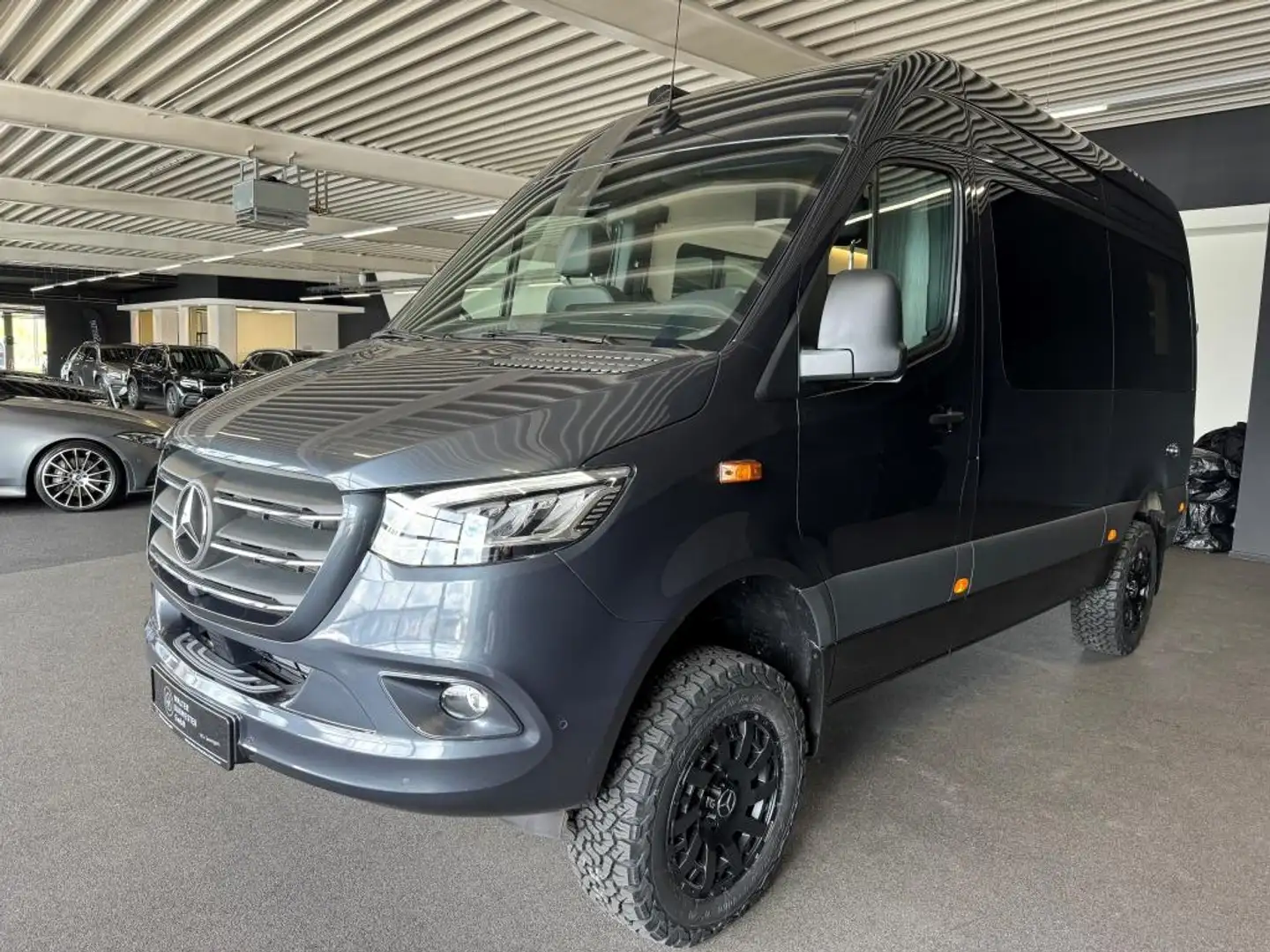 Mercedes-Benz Sprinter 319 CDI 4x4 innova roadtrip +MBUX+360° Šedá - 2