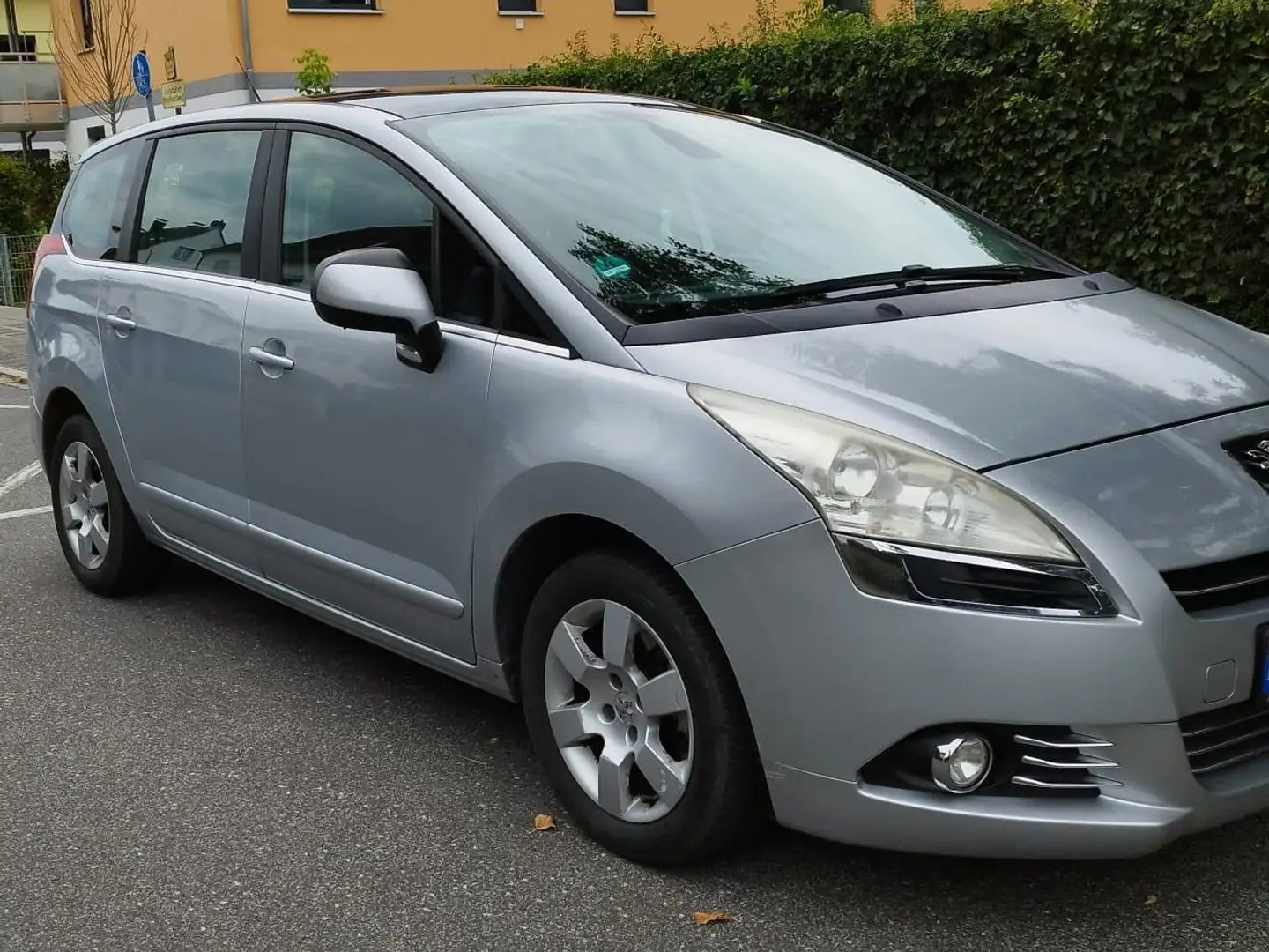 Peugeot 5008 5008 155 THP Family Silber - 2