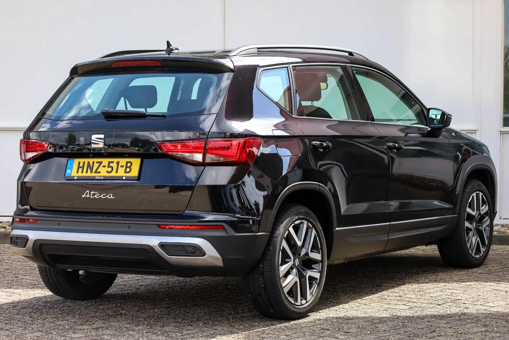 SEAT Ateca 1.5 TSI 150pk DSG Style Business Intense | Parkeer Noir - 2