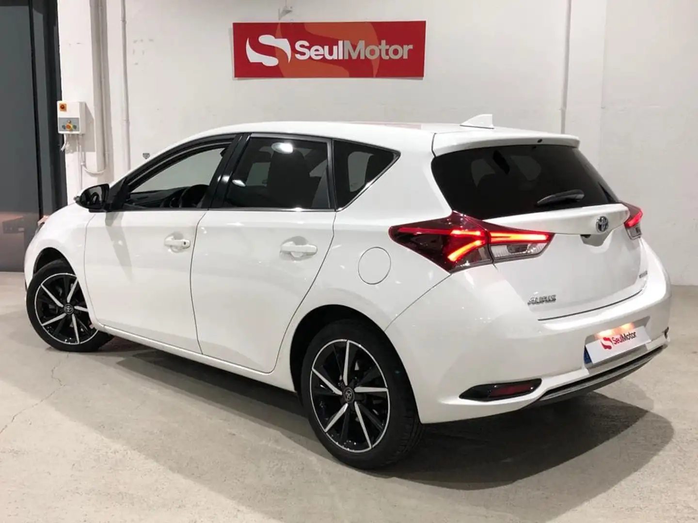 Toyota Auris hybrid 140H Feel! Edition Blanco - 2