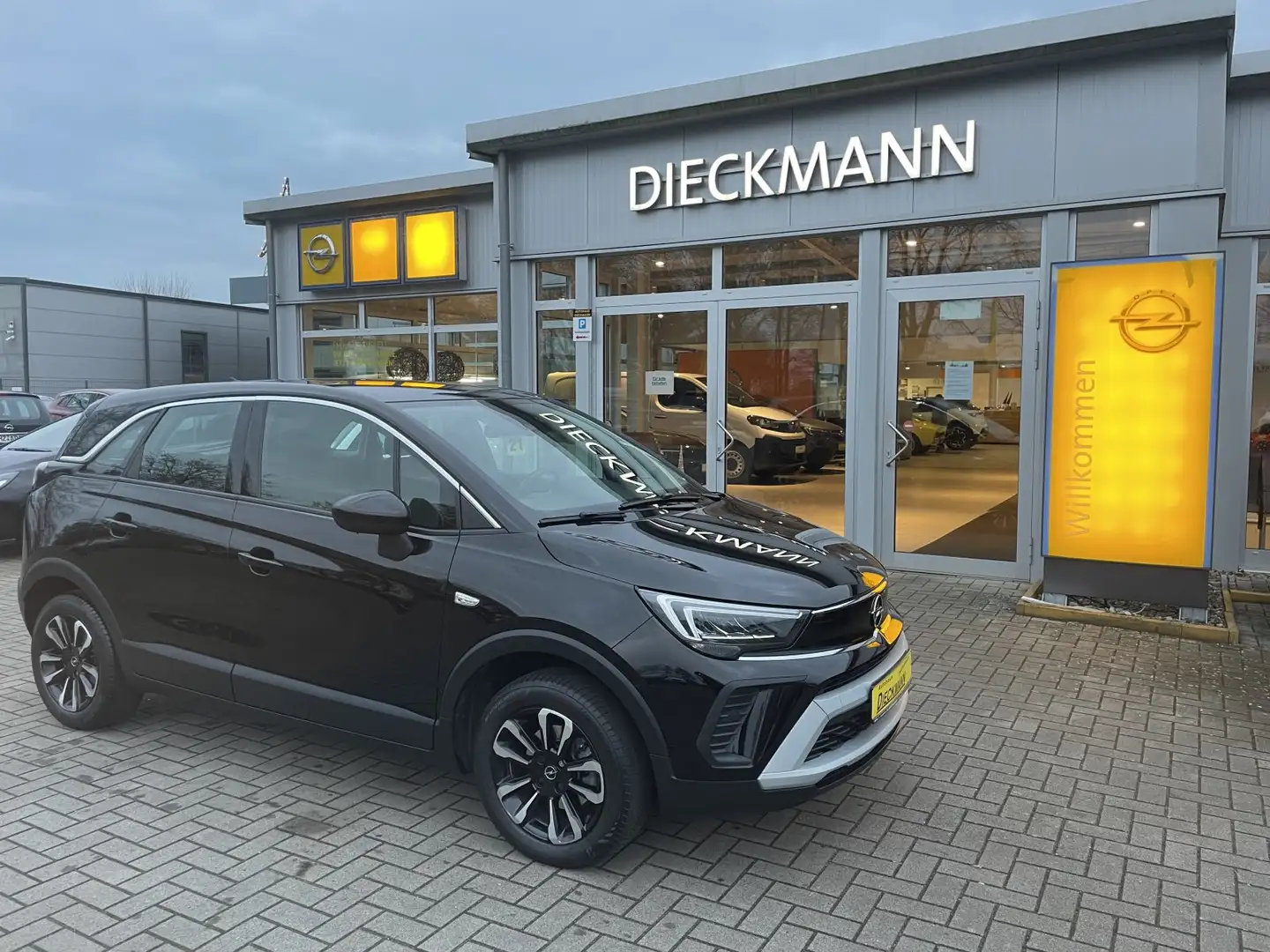 Opel Crossland Elegance Navi AHK SHZ RFK LED LM Allwetter Schwarz - 2