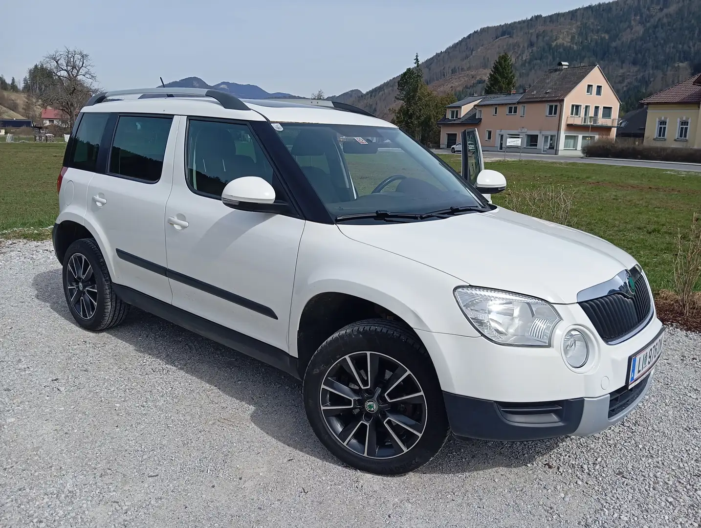 Skoda Yeti Yeti Twenty Ambition 1,2 TSI DSG Twenty Ambition Weiß - 1