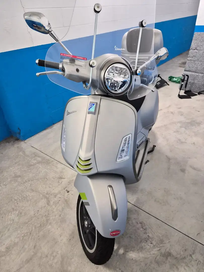 Vespa GTS Super 300 Ezüst - 1