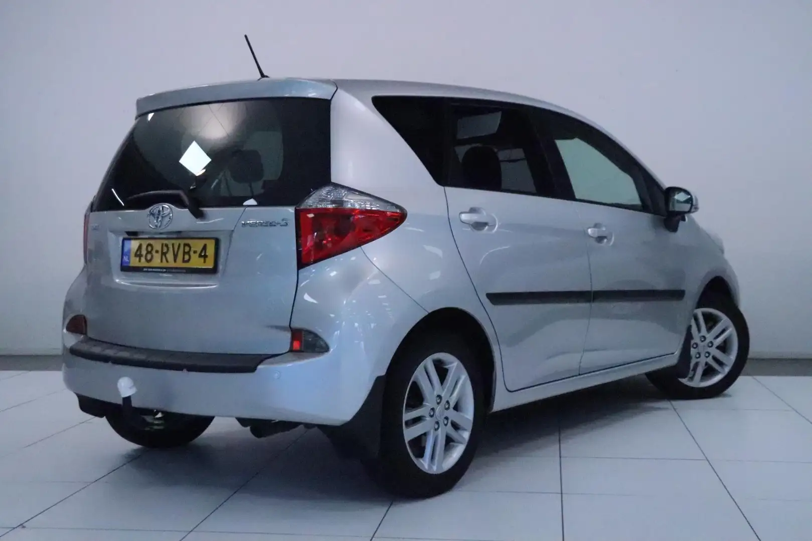 Toyota Verso-S 1.3 VVT-i Dynamic | Automaat | Navigatie | Trekhaa Grigio - 2