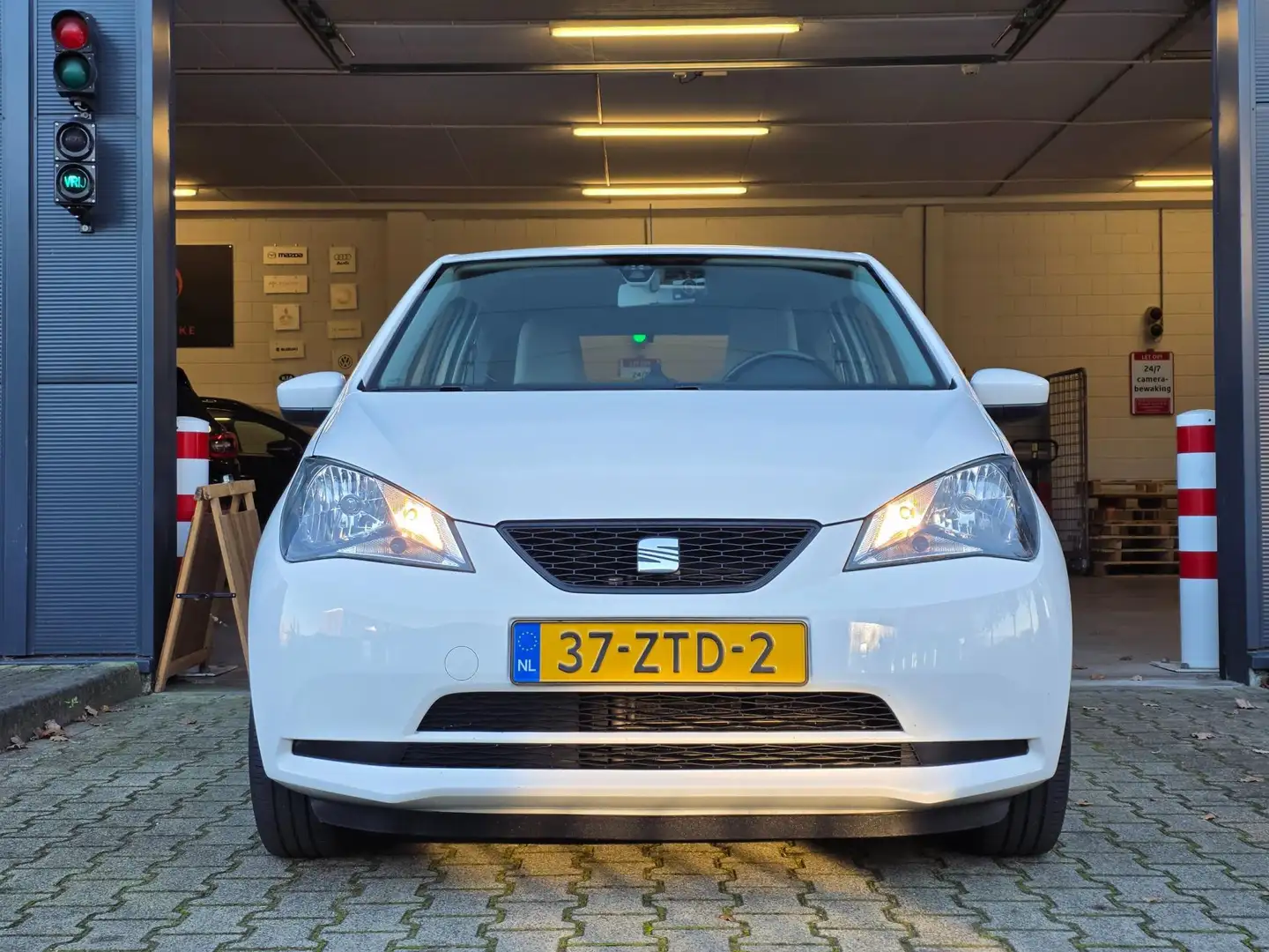 SEAT Mii 1.0 Style Chic / NAP / CRUISE / P.SENSOREN / DASHC Wit - 2