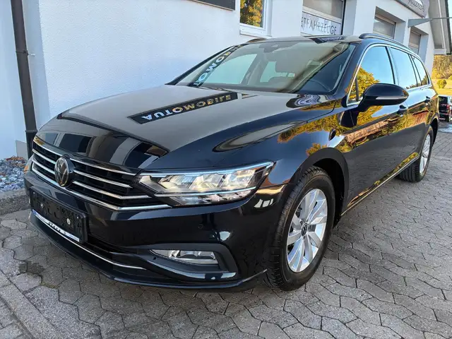 Volkswagen Passat view 2