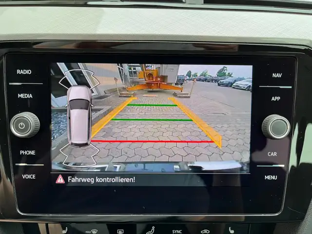 Volkswagen Passat view 14
