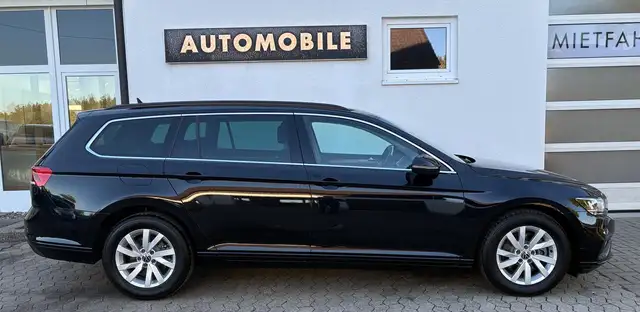 Volkswagen Passat view 4