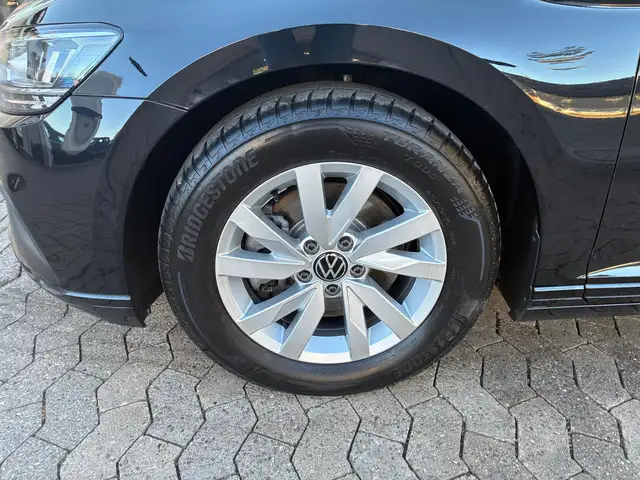 Volkswagen Passat view 8