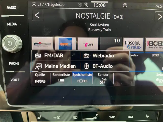 Volkswagen Passat view 11
