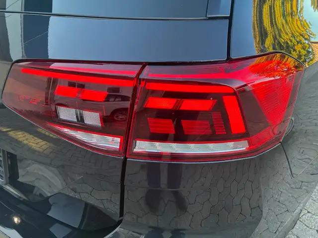 Volkswagen Passat view 6