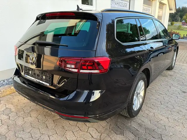Volkswagen Passat view 5