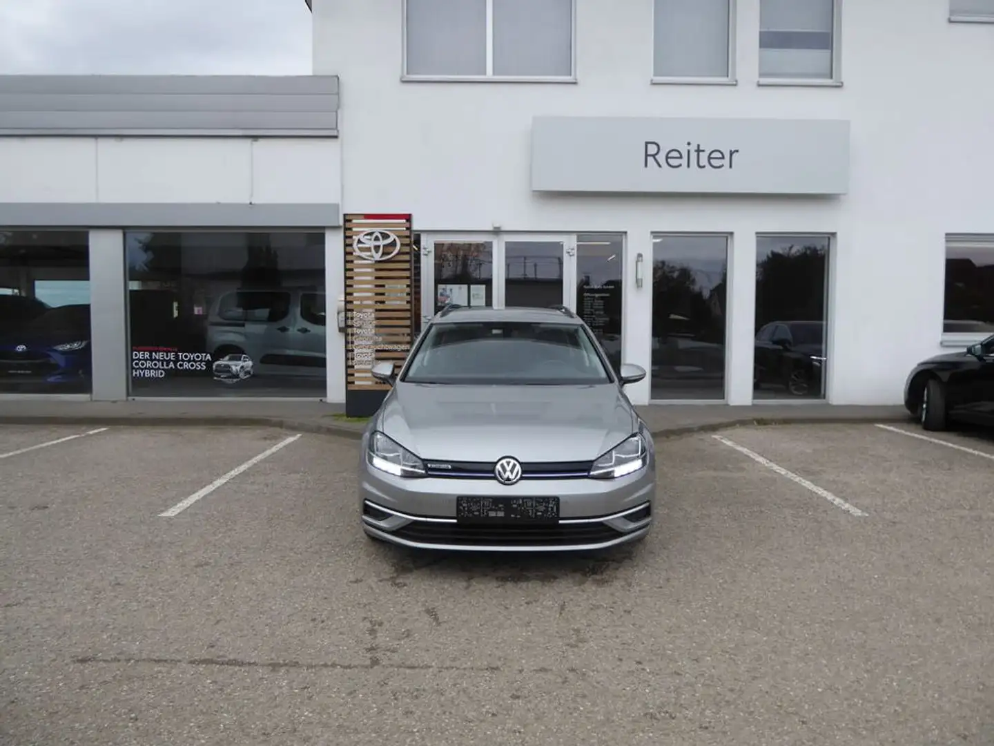 Volkswagen Golf Variant 1,5 TSI *NAVI*KAMERA*AHK*ACC* Silber - 1
