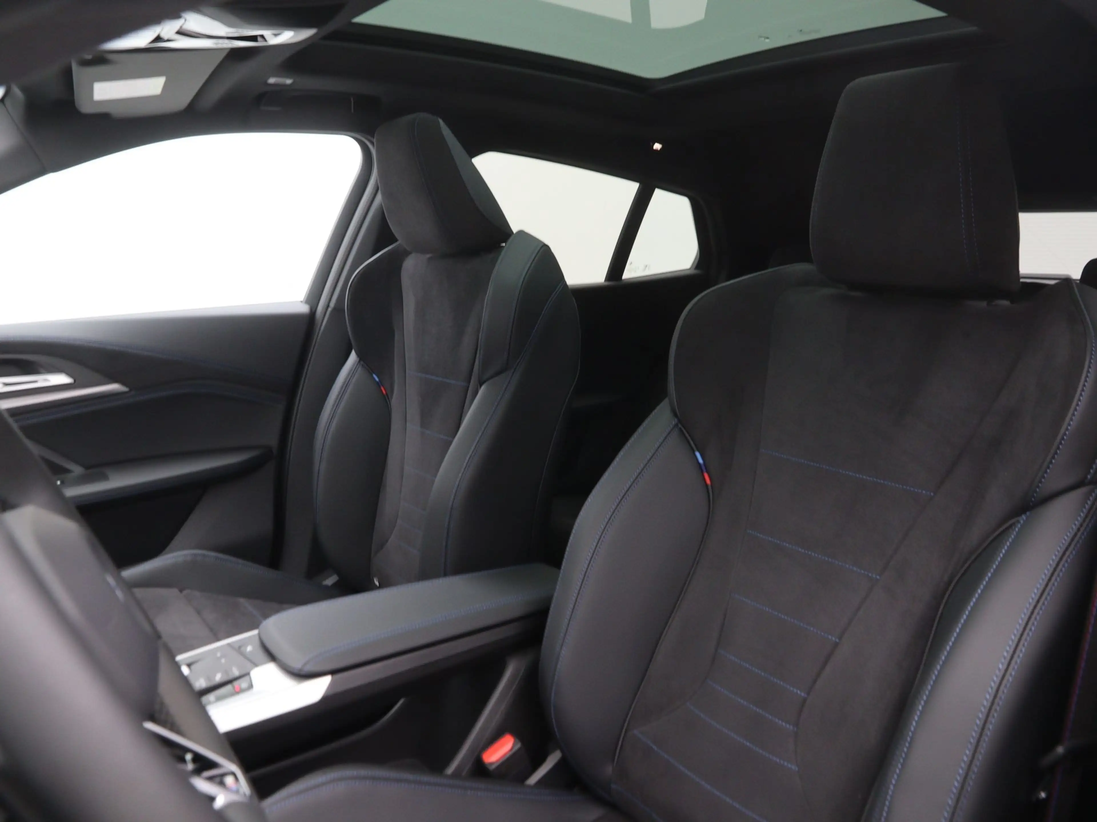 BMW iX2 eDrive20 67 kWh M Sport Edition — photo 3