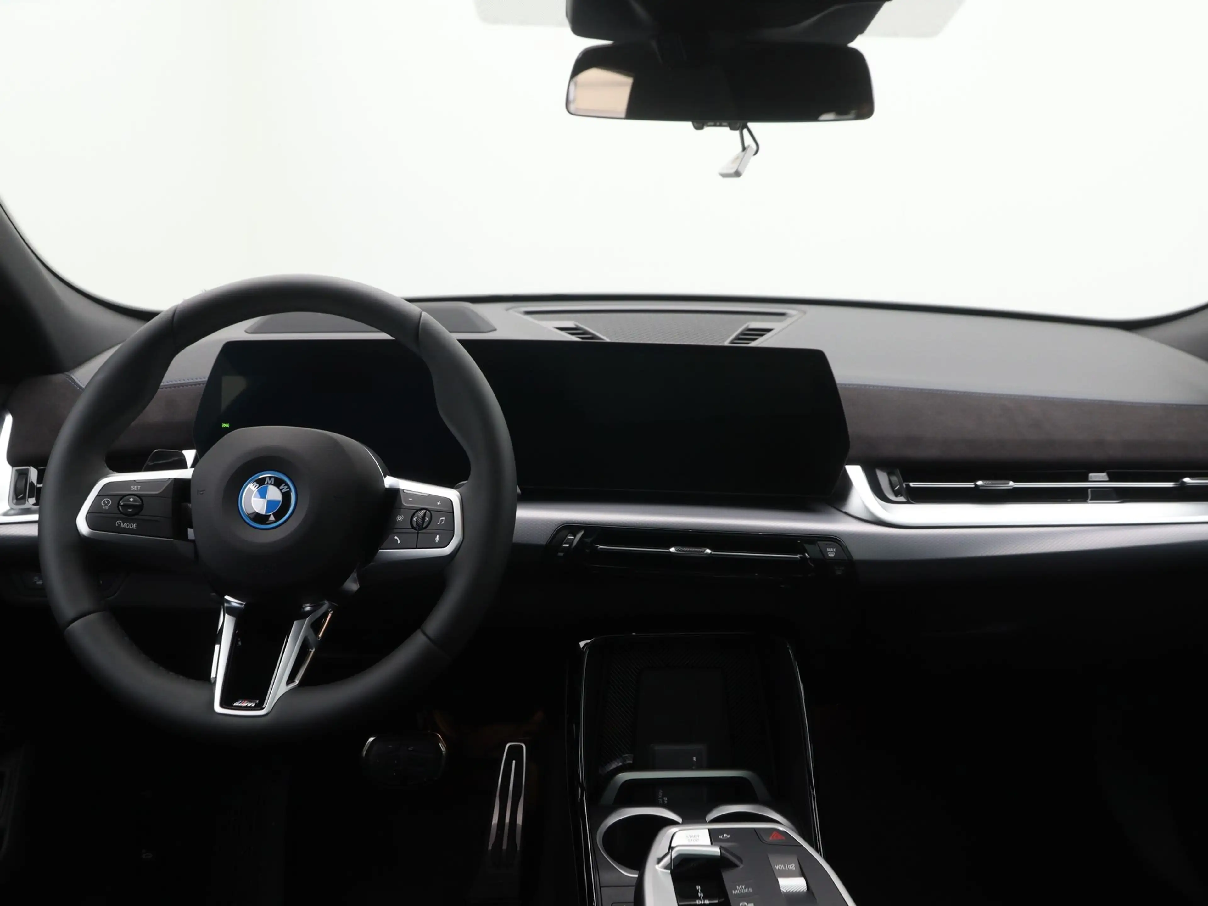 BMW iX2 eDrive20 67 kWh M Sport Edition — photo 11