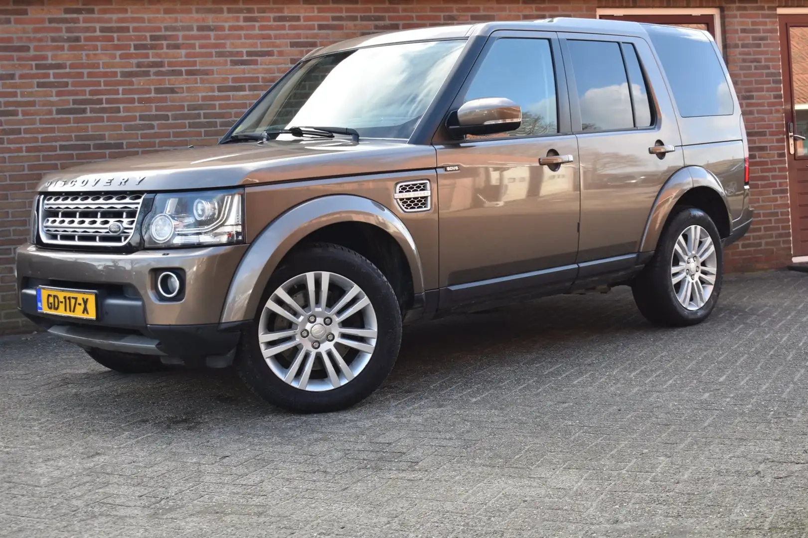 Land Rover Discovery 3.0 SDV6 HSE '14 MOTOR SCHADE 7 Persoons Leder Nav Braun - 1