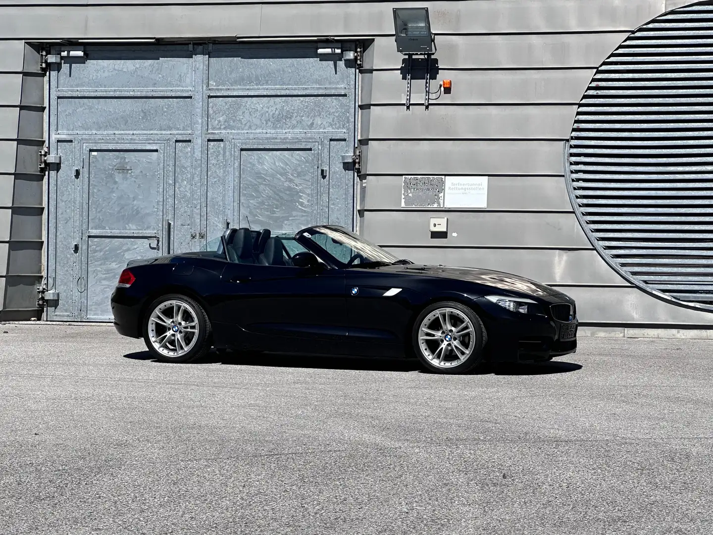 BMW Z4 23i E89 / Cabrio / Benzin / Schwarz Zwart - 2