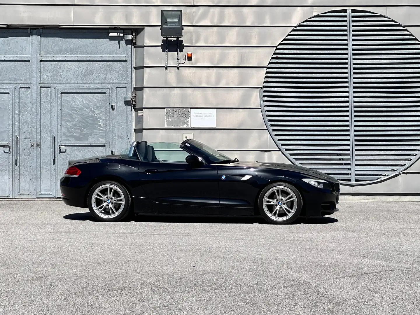 BMW Z4 23i E89 / Cabrio / Benzin / Schwarz Zwart - 1