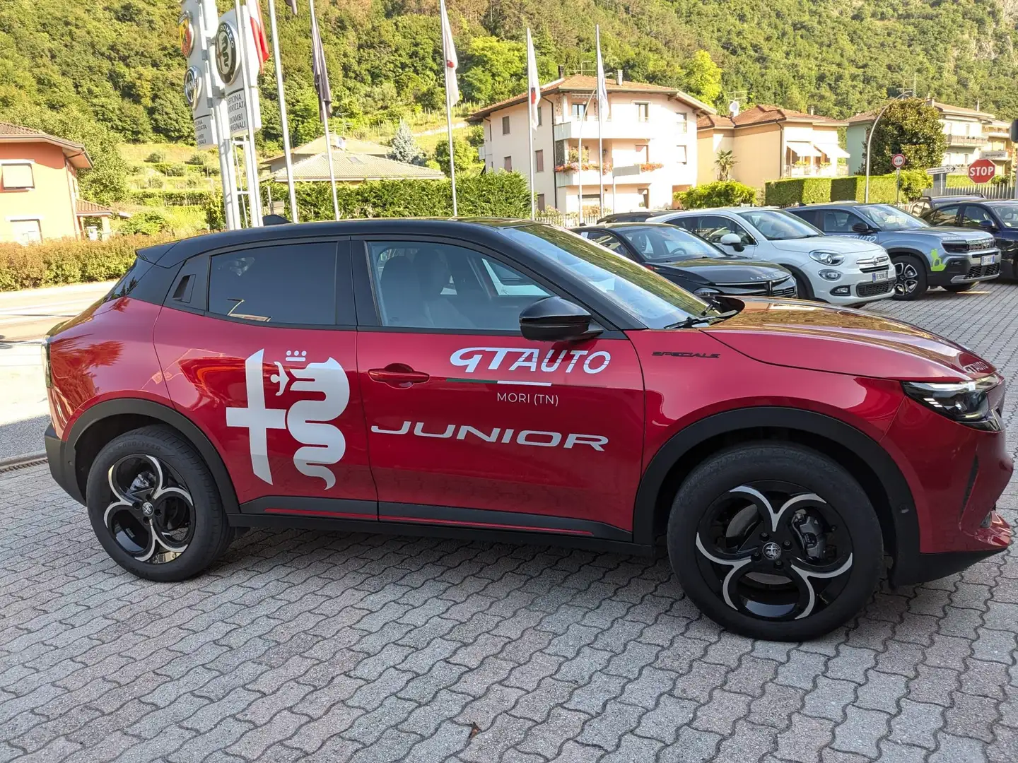 Alfa Romeo Junior Junior 1.2 ibrida Speciale 145cv edct6 Rood - 2