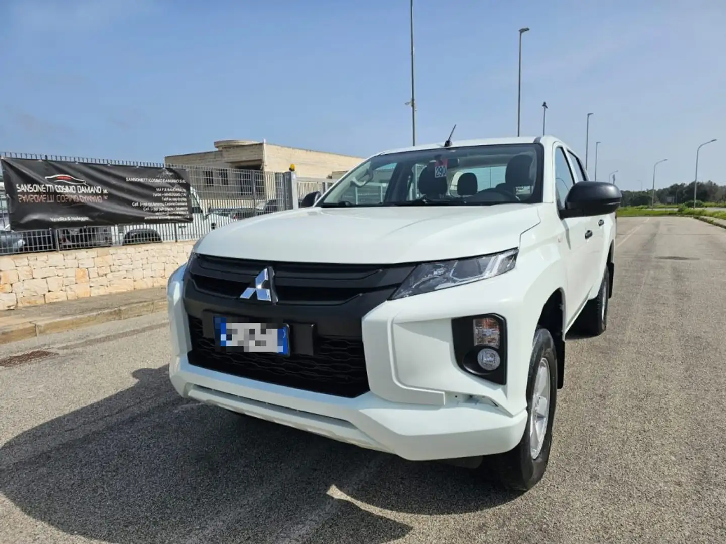 Mitsubishi L200 2.3 D Club Cab 4x4 Invite Connect 5 POSTI N1 Blanc - 1