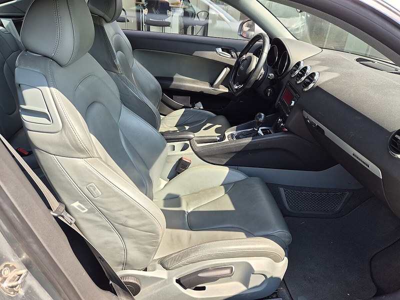Audi TT Coupé 3,2 V6 S-tronic quattro — photo 11