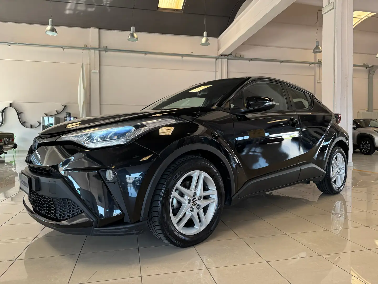 Toyota C-HR 1.8 Hybrid E-CVT Business NAVI FULL LED CAMERA Zwart - 1