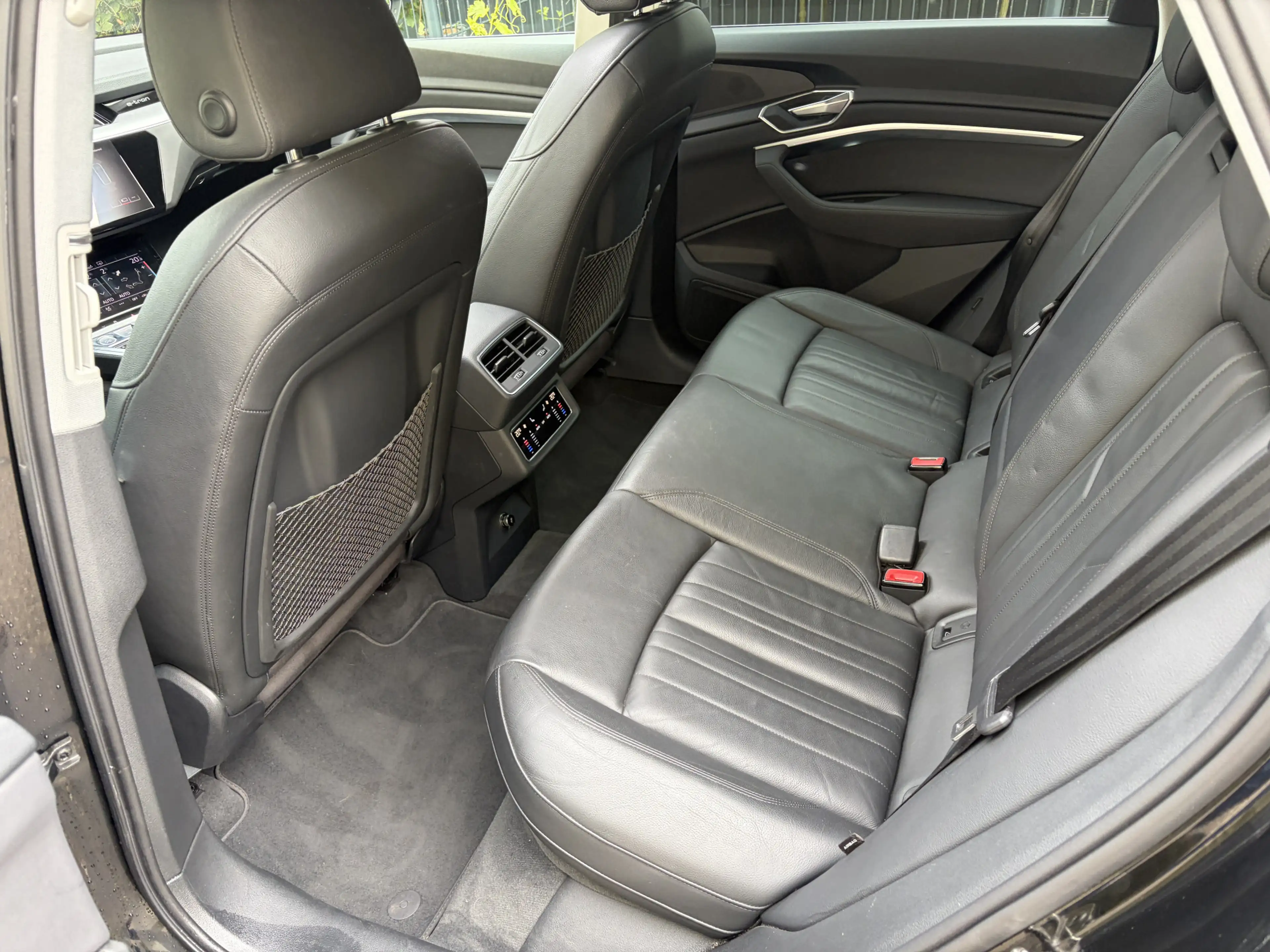Audi e-tron 50 quattro Business edition Plus 71 kWh / AUTOMAAT — photo 4