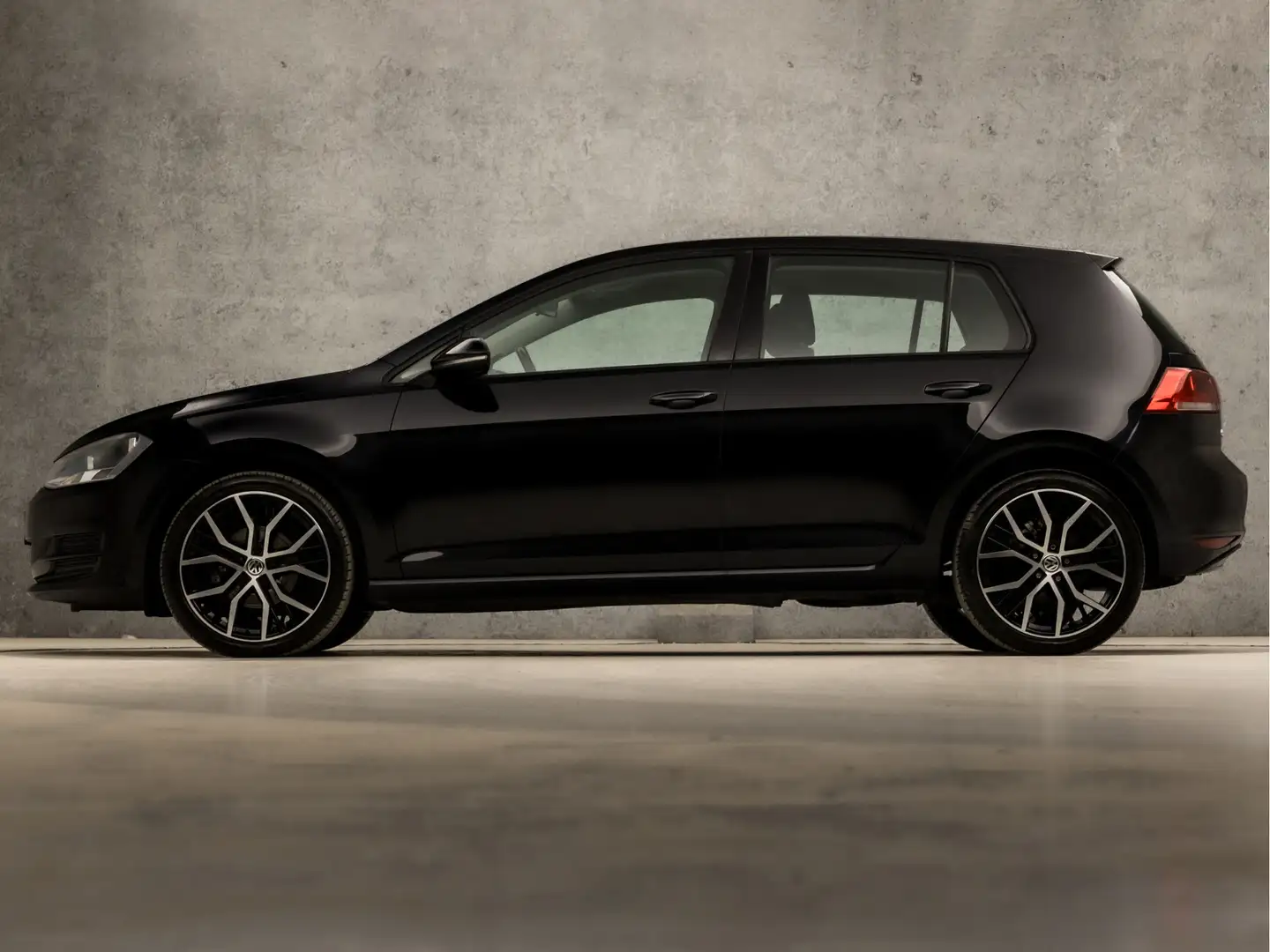 Volkswagen Golf 1.2 TSI Sportline (SCHERM, CRUISE, LM VELGEN, SPOR Noir - 2