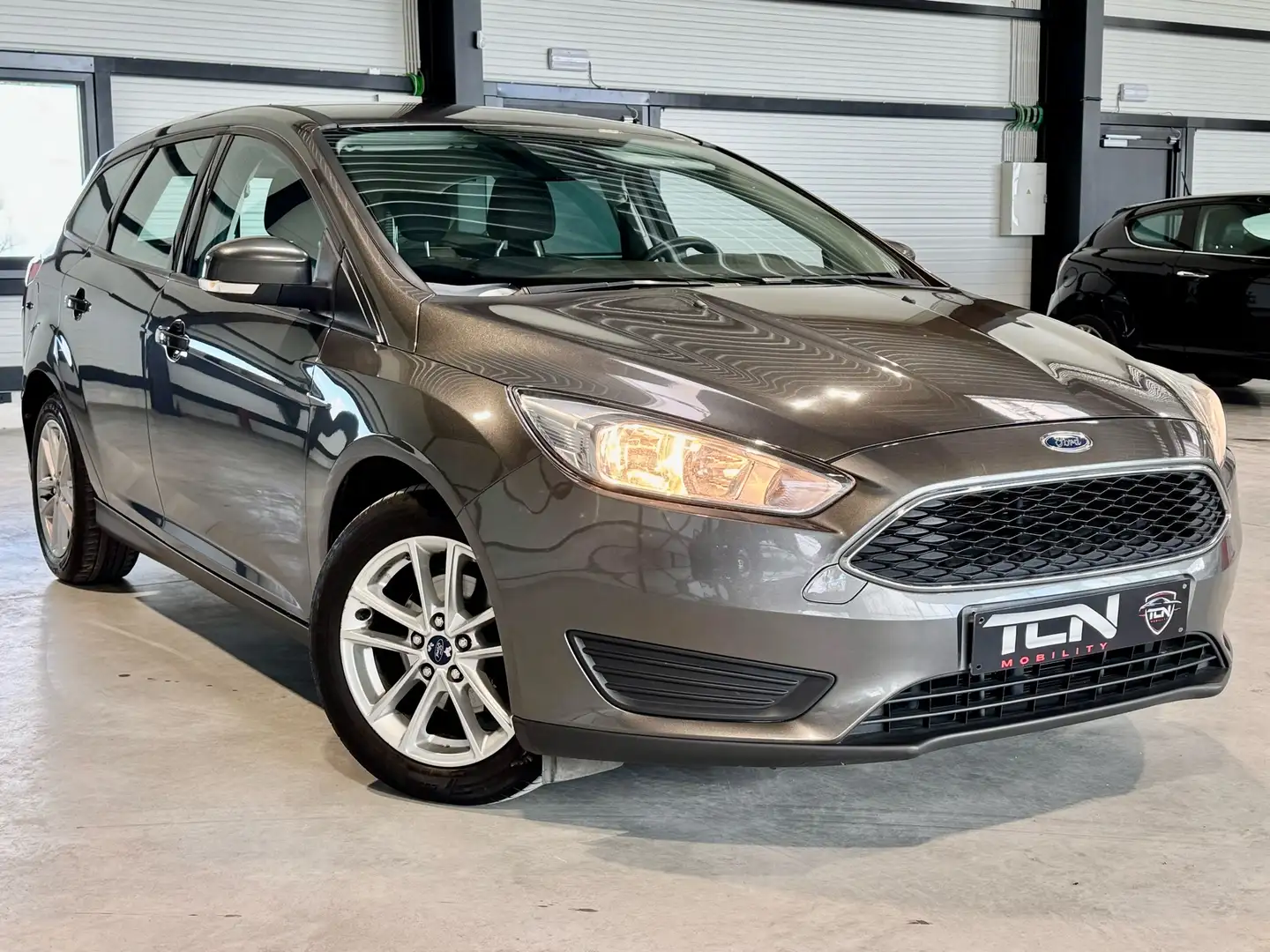 Ford Focus ✅ 1.0 i problème moteur premier propriét Grijs - 2