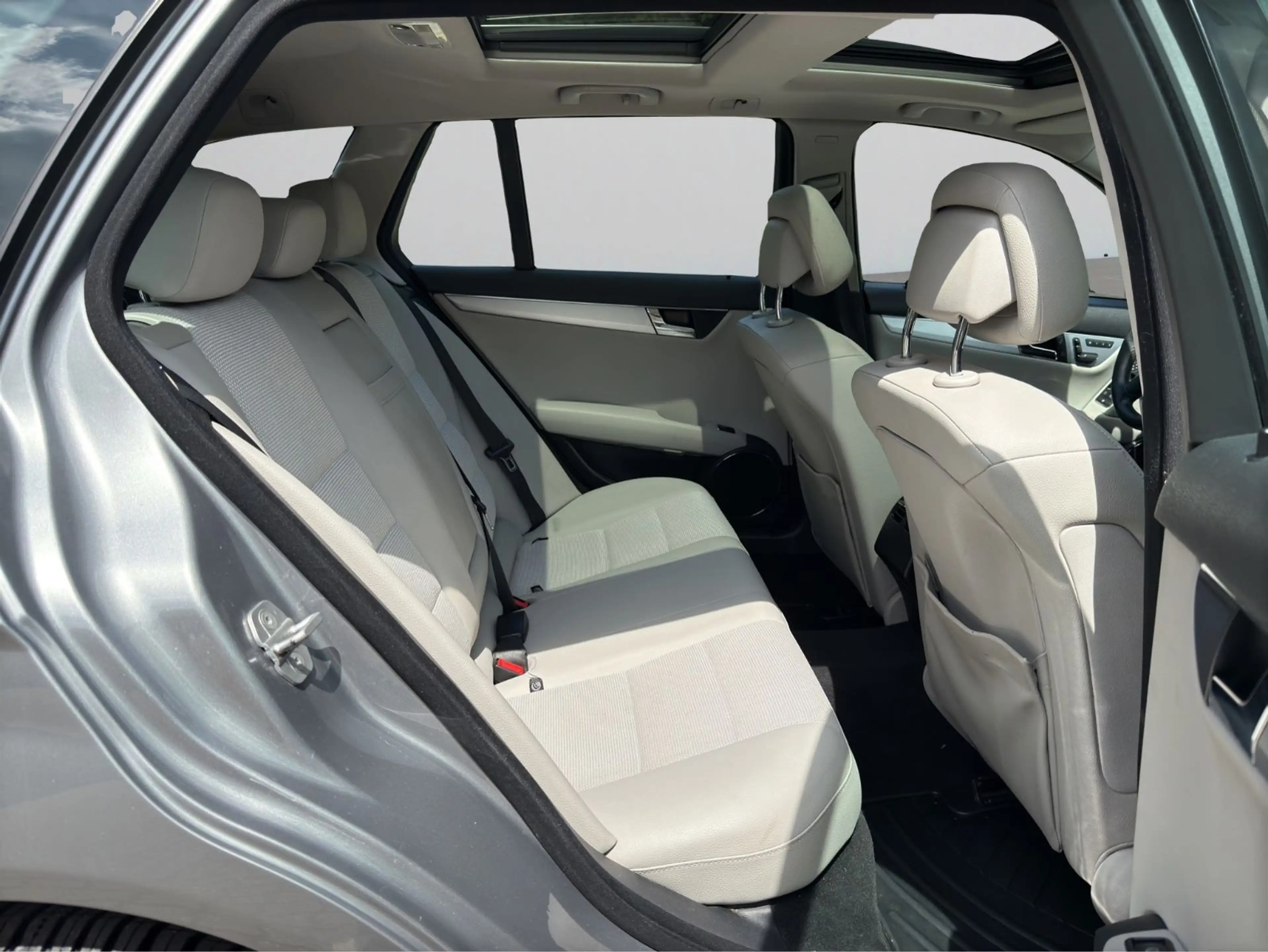 Mercedes-Benz C 350 CDI 4Matic Pano~Kamera~Navi~Memory~LED — photo 13