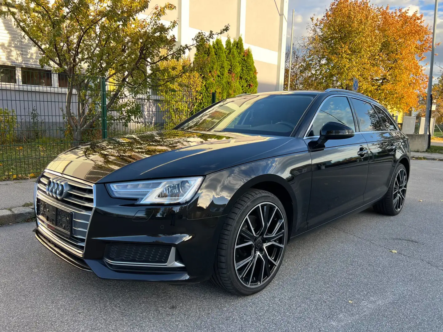 Audi A4 Avant Schwarz - 1