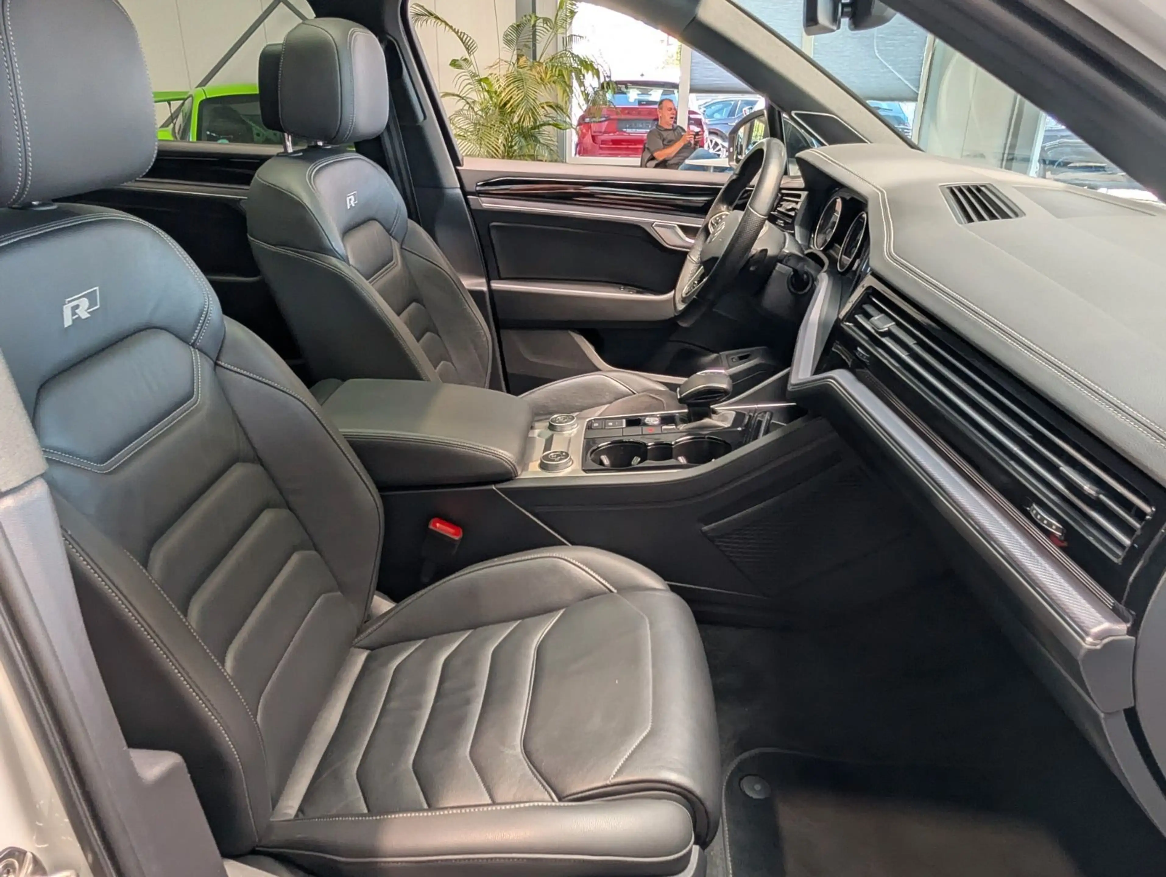 Volkswagen Touareg 3.0 V6 TDI 4Motion DPF Aut. R-Line Navi — photo 11