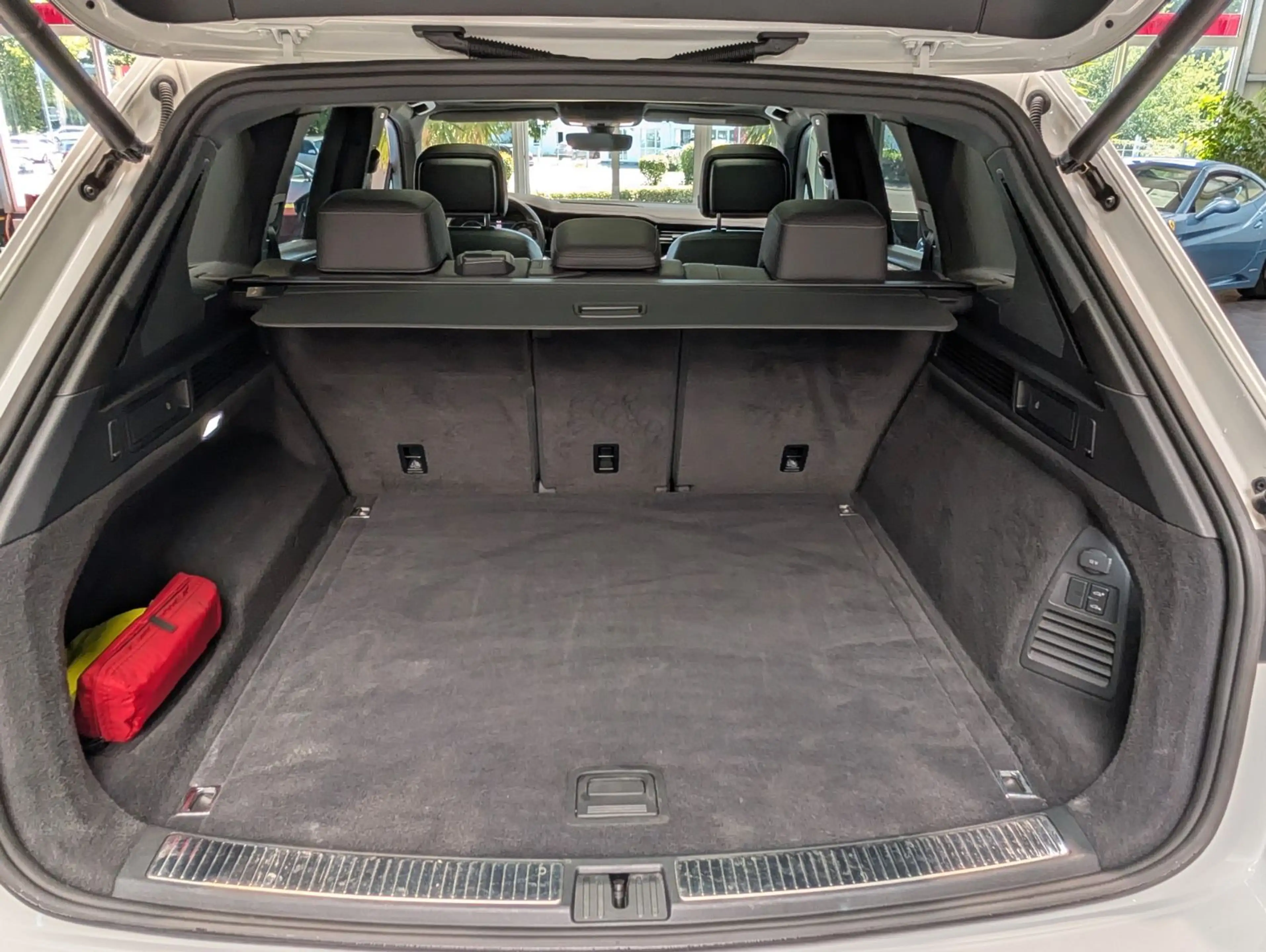 Volkswagen Touareg 3.0 V6 TDI 4Motion DPF Aut. R-Line Navi — photo 12