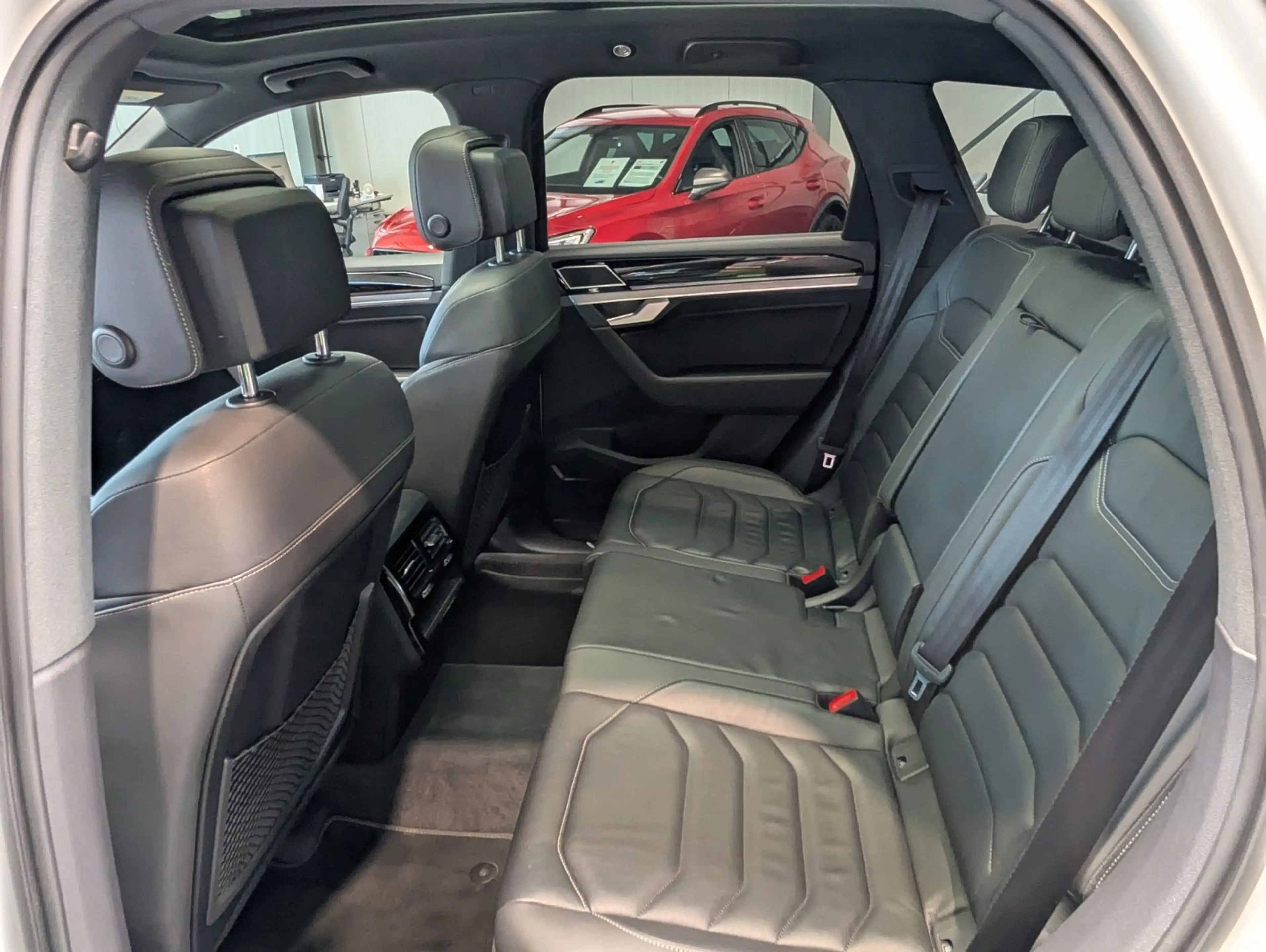 Volkswagen Touareg 3.0 V6 TDI 4Motion DPF Aut. R-Line Navi — photo 9